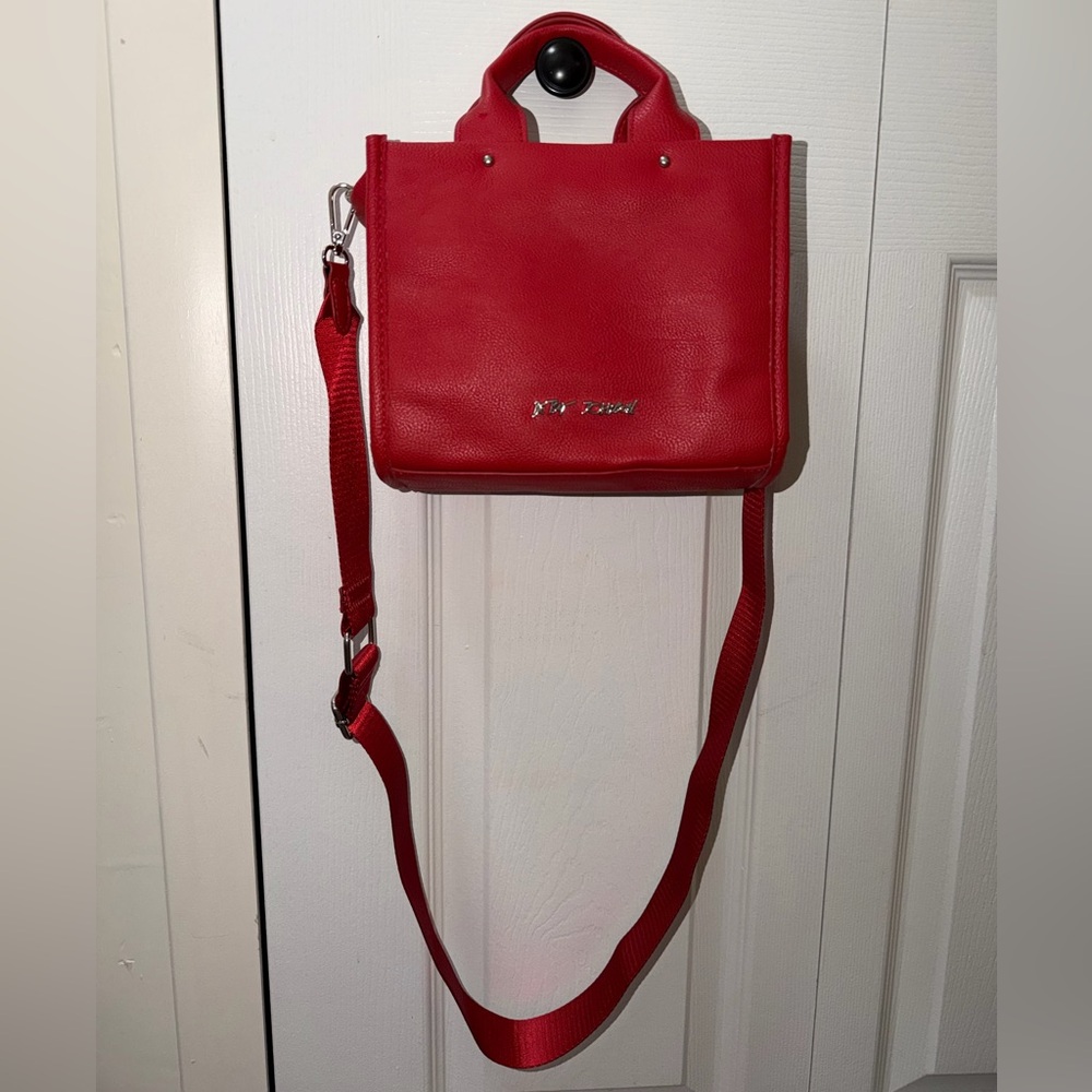 Betsey Johnson Red XOHARLYL Small Tote Kiss Lips Crossbody Tote Purse - Picture 4 of 5